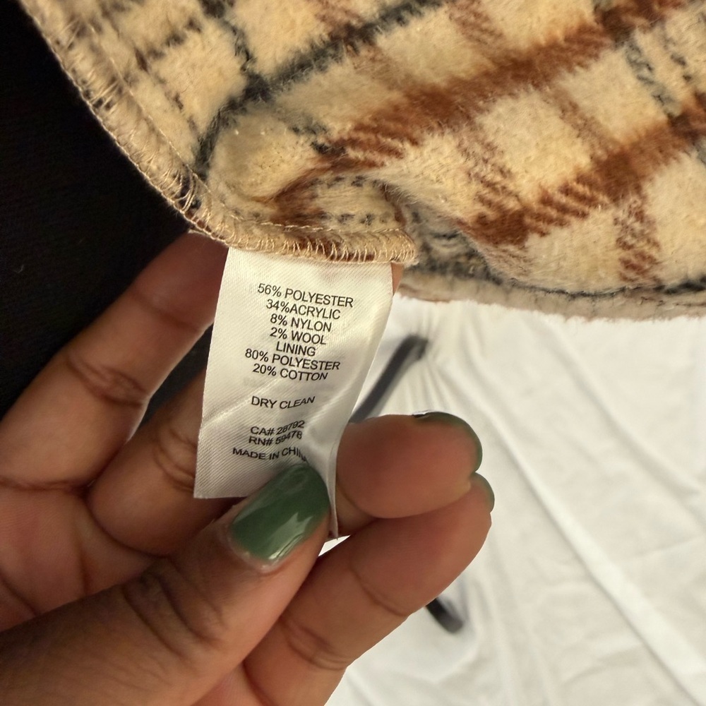 Neutral Plaid Button-Up Shacket Jacket – Cozy Fall Layer (Wool Blend) - Picture 4 of 13